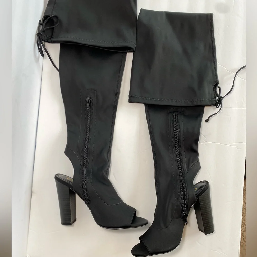 Olive Boots sizes 8 black